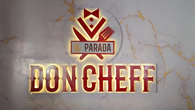 Letreiro luminoso com logotipo, para restaurante