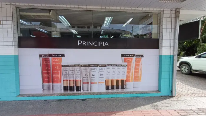 Adesivo de vitrine com linha de produtos, para farmácia