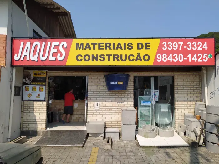 Testeira de fachada para loja de materiais de construção